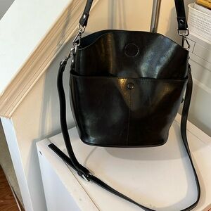 NWOT HESHE SHOULDER/CROSSBODY BAG IN GENUINE LEATHER